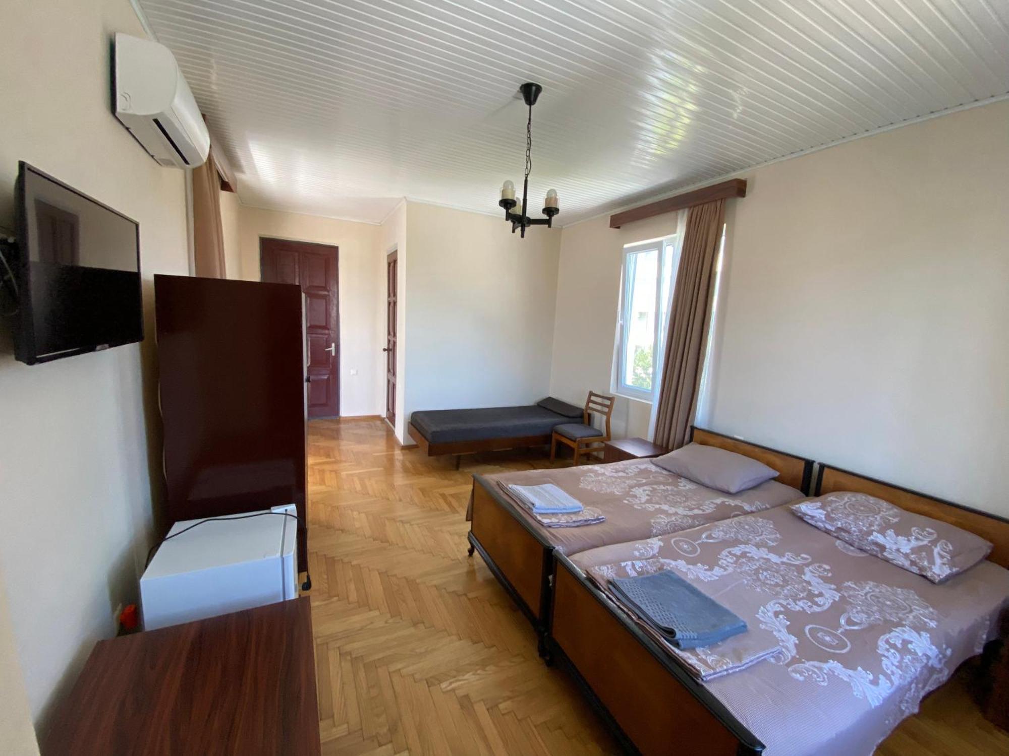 Guesthouse White Swan Kobuleti Kültér fotó