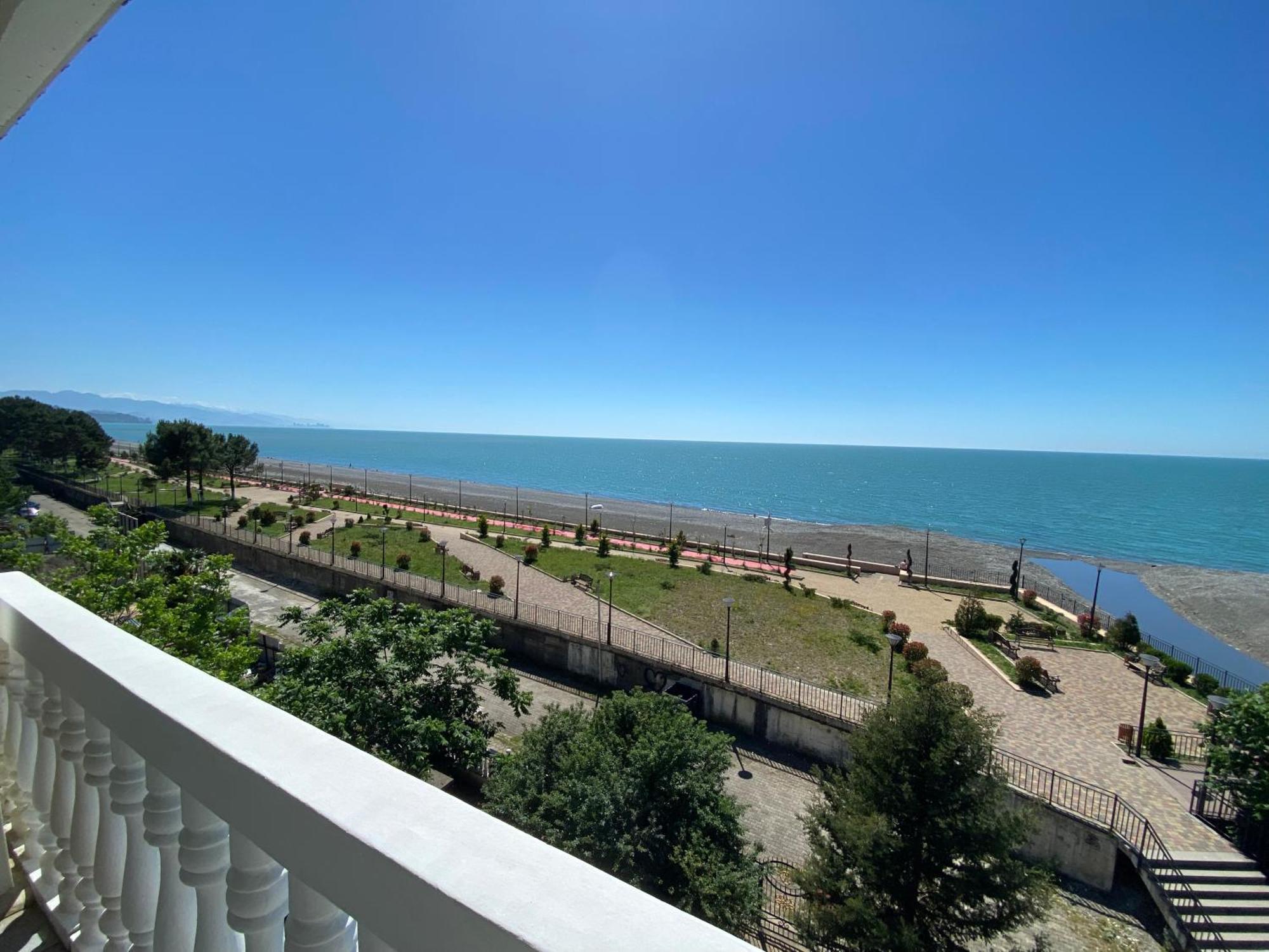 Guesthouse White Swan Kobuleti Kültér fotó