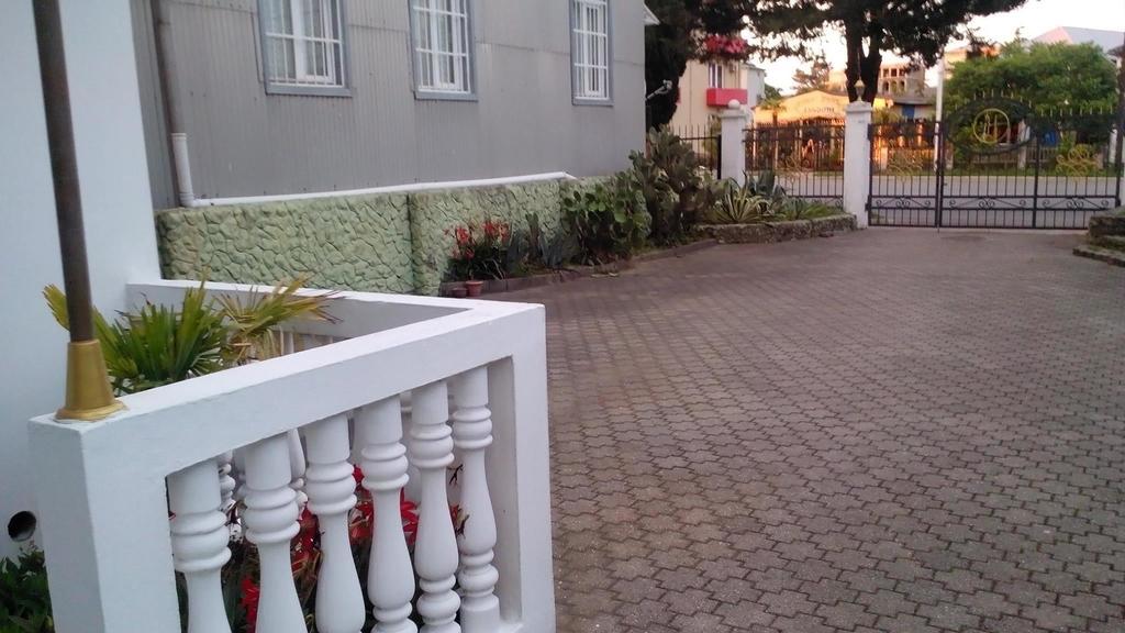 Guesthouse White Swan Kobuleti Kültér fotó