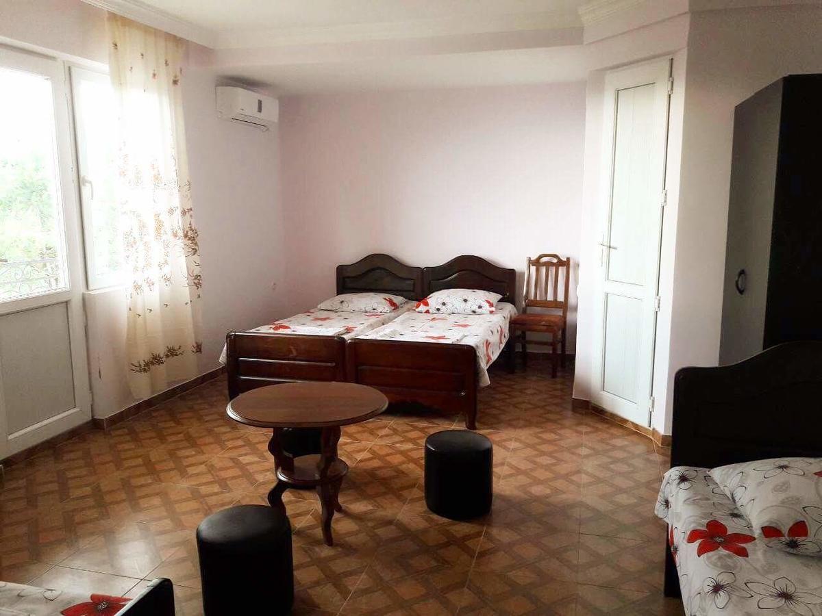 Guesthouse White Swan Kobuleti Kültér fotó
